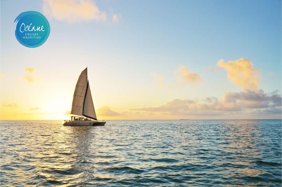 Ile aux Benitiers : Private OCÉANE Sunset Cruise - Sailing along the west coast