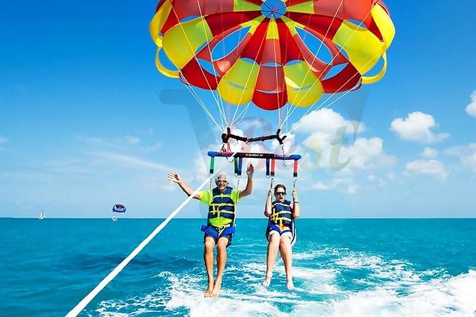 Ile aux Cerf: Speed boat with Parasailing & Tube Riding and Lunch - Ile aux Cerfs gives you four hours of choice