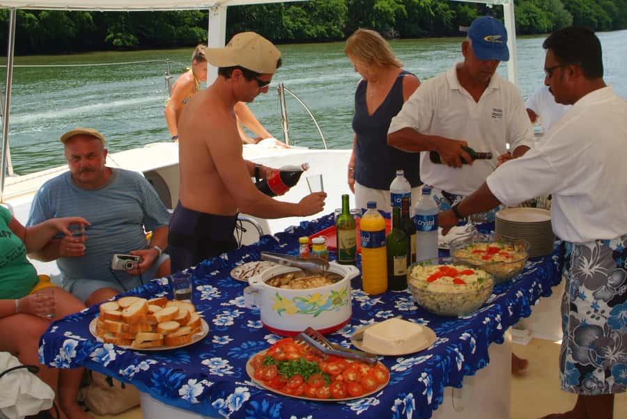 Ile Aux Cerfs Catamaran Cruise sailing from Mahebourg - Cruising from Mahebourg toward the east coast