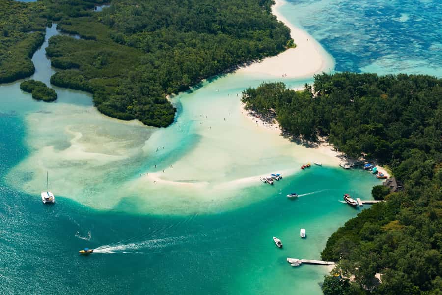 Ile aux Cerfs: Island & Waterfall Speedboat Tour with Lunch - The boat transfers and meeting-point practicalities