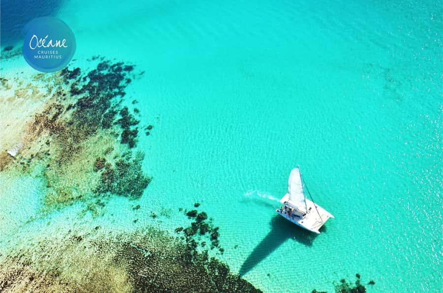 Île aux Cerfs: Private Catamaran Cruise with Gourmet Lunch - Ile aux Fouquets and its lighthouse