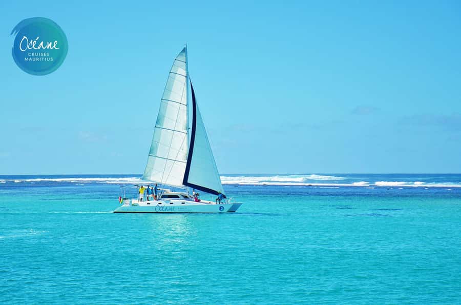 Île aux Cerfs: Private Catamaran Cruise with Gourmet Lunch - Îlot Flamants and the rhythm of the cruise