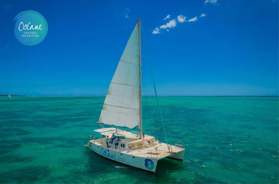 Île aux Cerfs: Private Catamaran Cruise with Gourmet Lunch - Grand River South East Waterfall