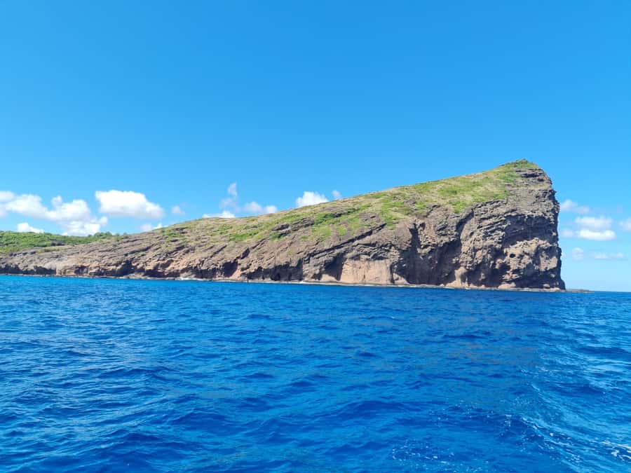 Ilot Gabriel: Catamaran Cruise & BBQ Lunch - Snorkeling in changing water colors