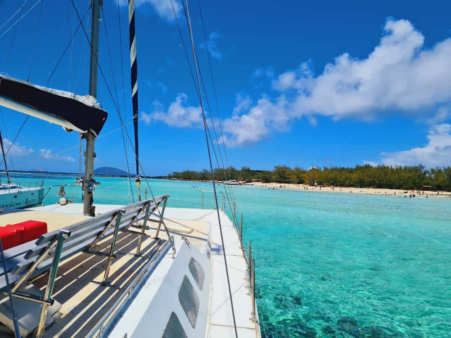 Ilot Gabriel: Catamaran Cruise & BBQ Lunch - BBQ lunch on the catamaran