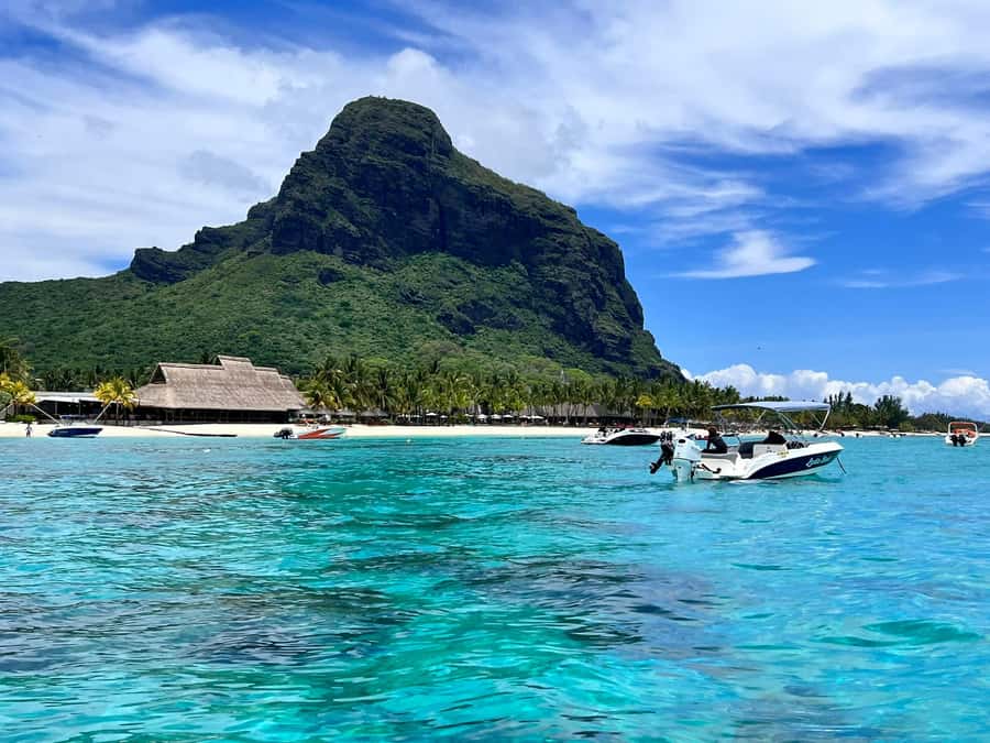 Le Morne: Private Boat Tour Dolphin-Watching & swimming - Le Morne from the water