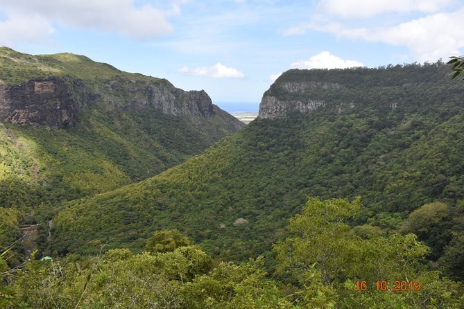 Les septs Cascades Tamarind Falls - Why Tamarind Falls is worth your morning
