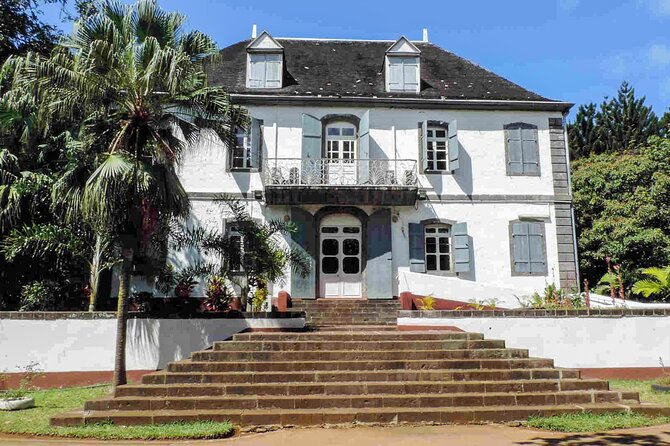 Mahebourg Private Historical & Street Food Tour with transfer - A traditional Mauritian lunch