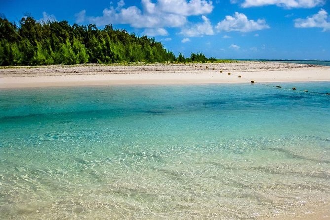 Marvelous Ile aux Cerf island: Speed Boat, Parasailing, Lunch & GRSE waterfall - Four Hours on the Beaches of Ile aux Cerfs