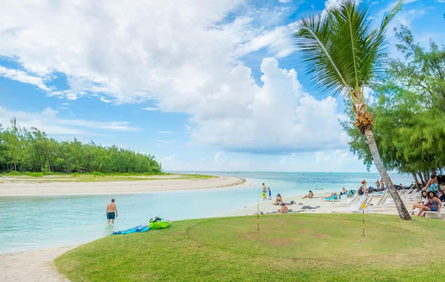 Mauritius: 5 East Coast Islands Tour with Snorkeling & Lunch - Ile aux Cerfs gives you an easy start