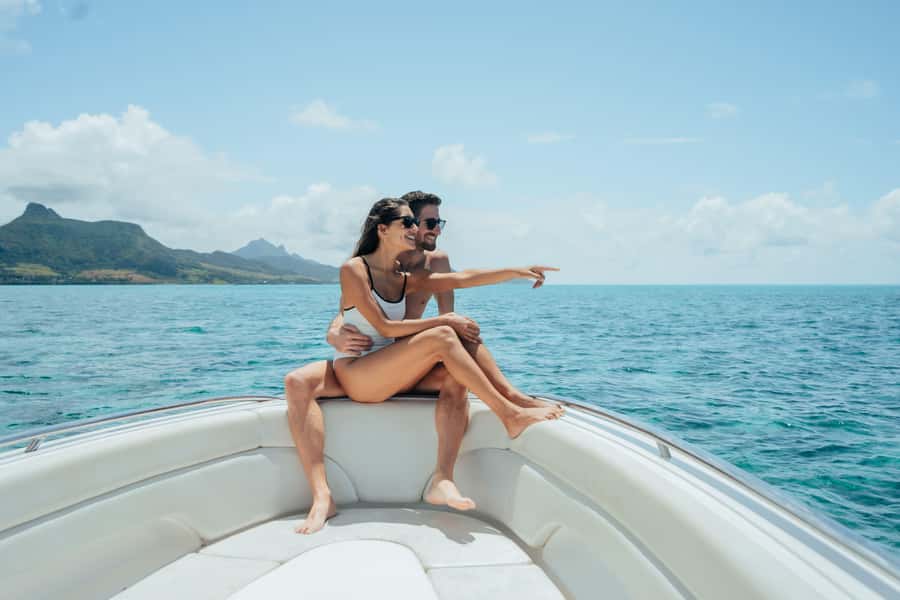 Mauritius: 5-Island Premium Speedboat Tour with Lunch - Lunch and beach time at Île aux Cerfs