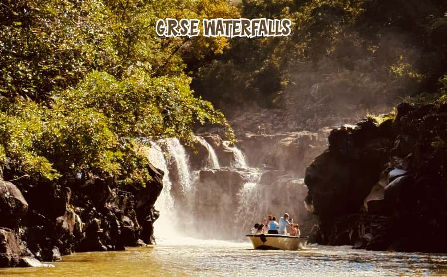 Mauritius: 5 Islands of the East Speedboat Tour with BBQ - Searching for dolphins on the open lagoon
