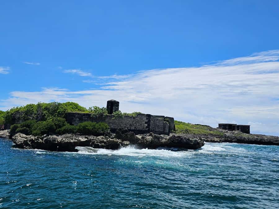 Mauritius: 5 islands speedBoat Trip with snorkeling & BBQ - Grand River South East and Flamant Island