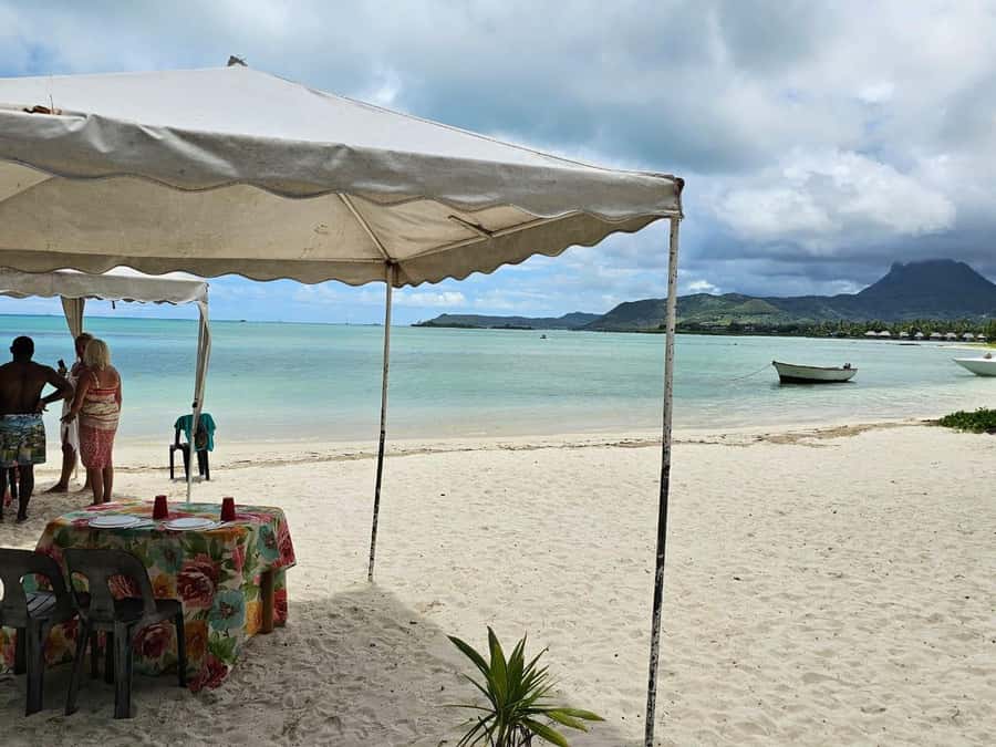 Mauritius: 5 islands speedBoat Trip with snorkeling & BBQ - Dolphin watching near the Marine Fish Company
