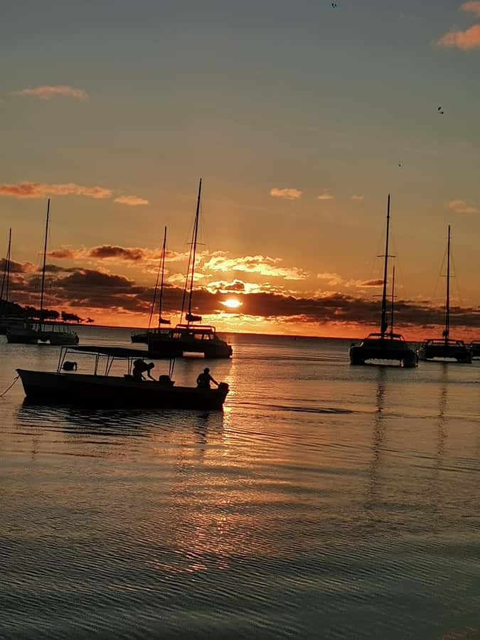 Mauritius: 5 islands speedBoat Trip with snorkeling & BBQ - Lighthouse Island and Ile de la Passe