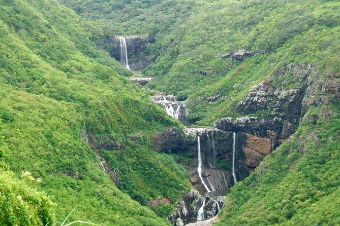 Mauritius-7 Cascades (Tamarind Falls)incl. Guide & Hotel Transfer - Key points at a glance