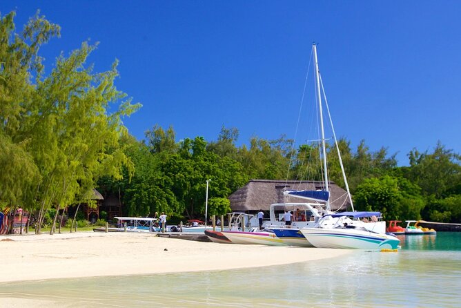 Mauritius: Catamaran Cruise to Ile Aux Cerfs with BBQ Lunch - The return sail and Mauritian Sega