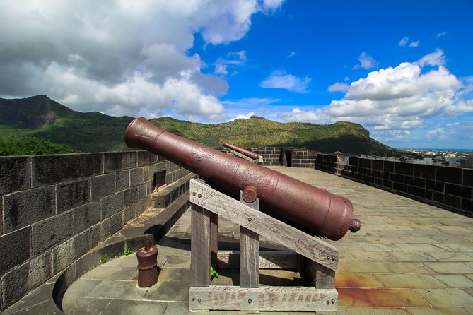 Mauritius City Tour, ALL INCLUSIVE Day Trip, Private SUV Car with Guide - Kwan Tee Pagoda and the quiet start