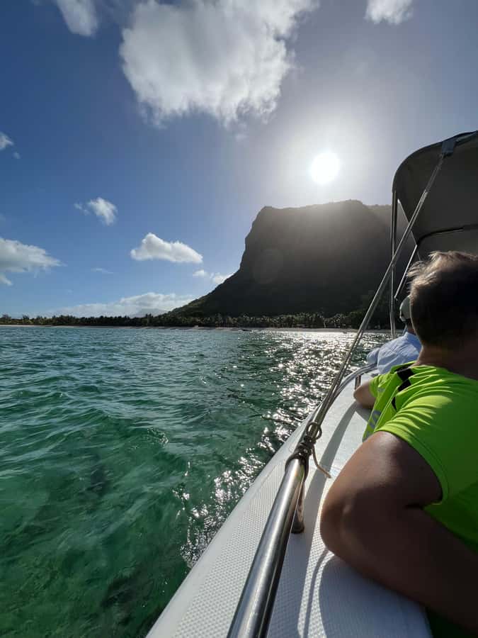 Mauritius Eco Whales Quest, 3-4 hours Expedition - The first hour: leaving shore and searching for whales