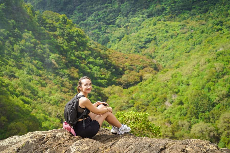 Mauritius: Exploring the Tamarind Falls with a Guide - The final waterfall massage