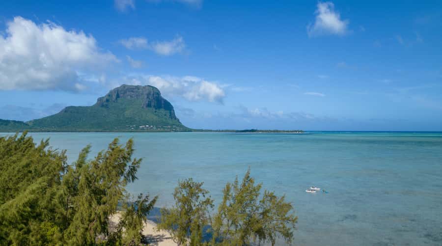 Mauritius: Guided Kayak tour to Benitiers Island - Returning to Le Morne after the break