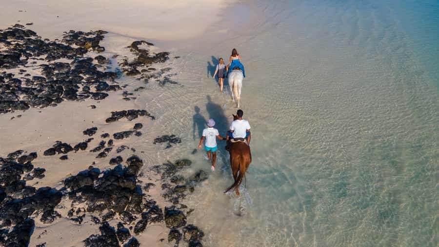 Mauritius: Horseback riding on the beach - The photo question, and what the pictures may suggest