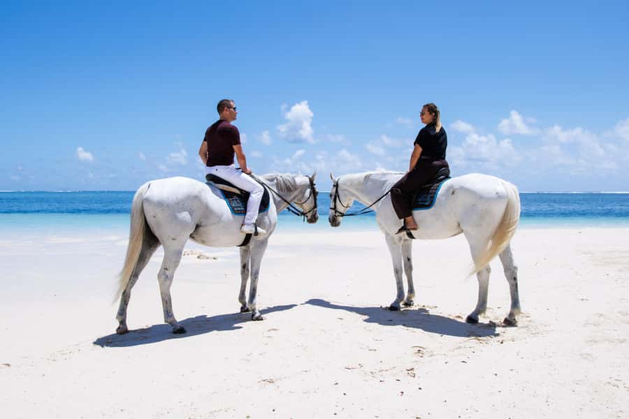 Mauritius: Horseback riding on the beach - Weight limits and other practical checks