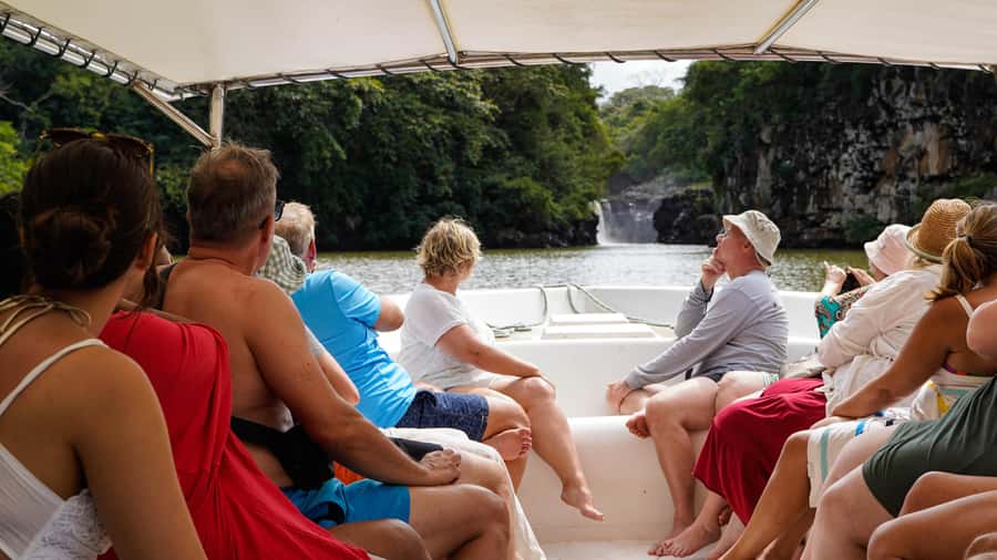 Mauritius: Ile aux Cerfs Boat Tour with BBQ Lunch and Drinks - A beach BBQ on Ilot Margenie