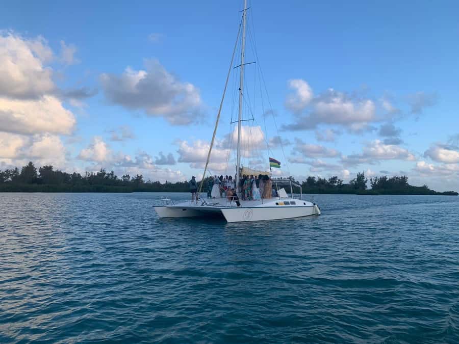 Mauritius: Ile Aux Cerfs catamaran cruise Lunch with BBQ - Key points before you book