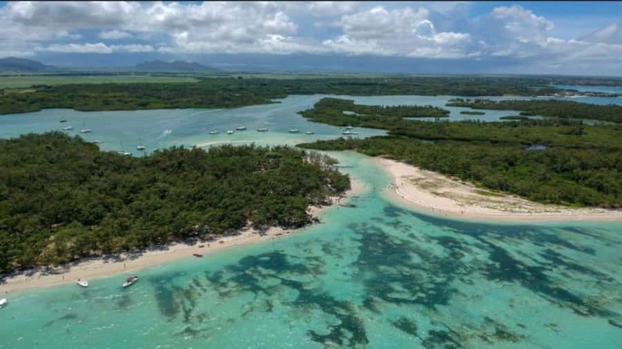 Mauritius: Ile Aux Cerfs catamaran cruise Lunch with BBQ - Starting at Trou d’Eau Douce around 9:00