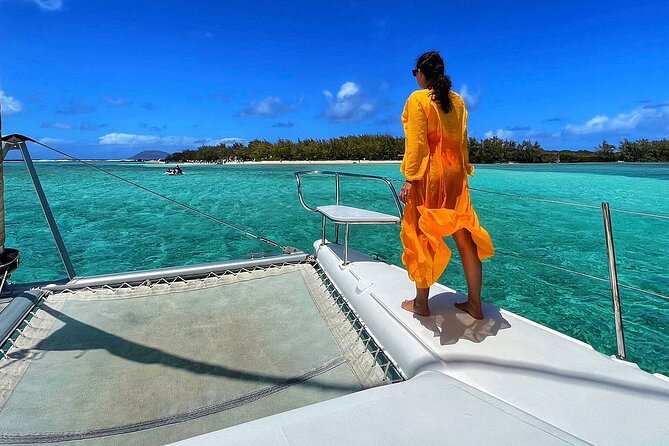Mauritius: Ile Aux Cerfs Catamaran Tour with Lunch and Drinks - Snorkeling and swimming in the lagoon