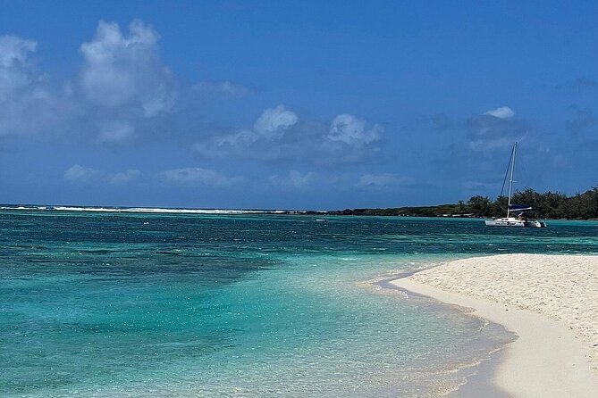 Mauritius: Ile Aux Cerfs Catamaran Tour with Lunch and Drinks - Barbecue lunch and the open bar