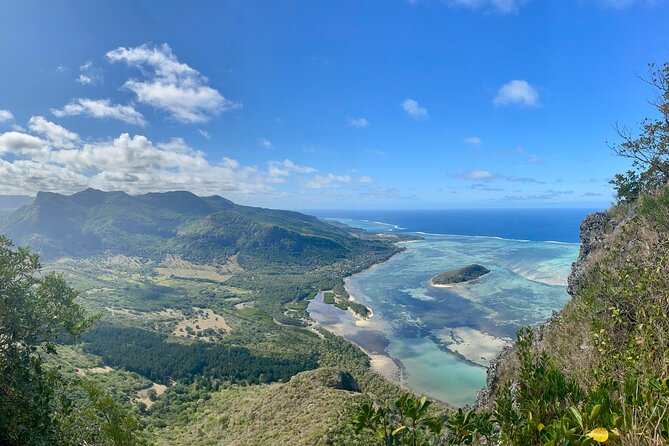 Mauritius: Le Morne: Intimate Hike Away from the Crowd - Meeting at Wapalapam before the climb