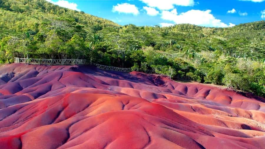 Mauritius: Private Full-Day South Mauritius Tour - Grand Bassin connects scenery with daily worship