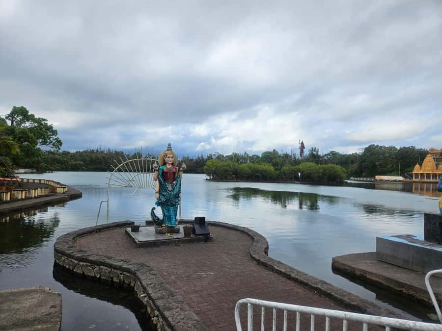 Mauritius: Sights of the South Private Tour with Rum Tasting - Starting in Floreal: Craft Shops and a Useful Warning
