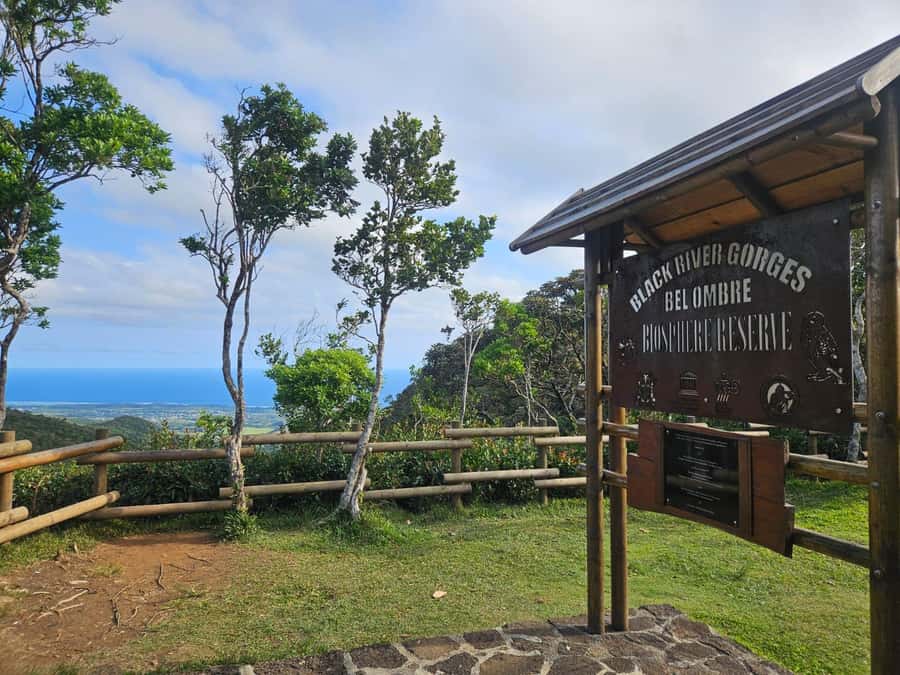Mauritius: Sights of the South Private Tour with Rum Tasting - Seven Coloured Earth: Mauritius’s Most Distinctive Stop