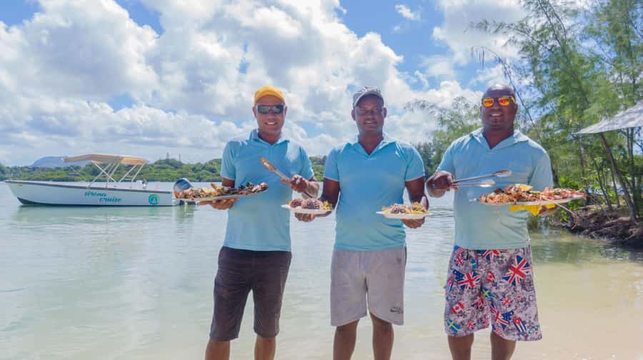 Mauritius: Speedboat Ile aux Cerfs, GRSE Waterfall, BBQ, Bar - Who should book this speedboat day?