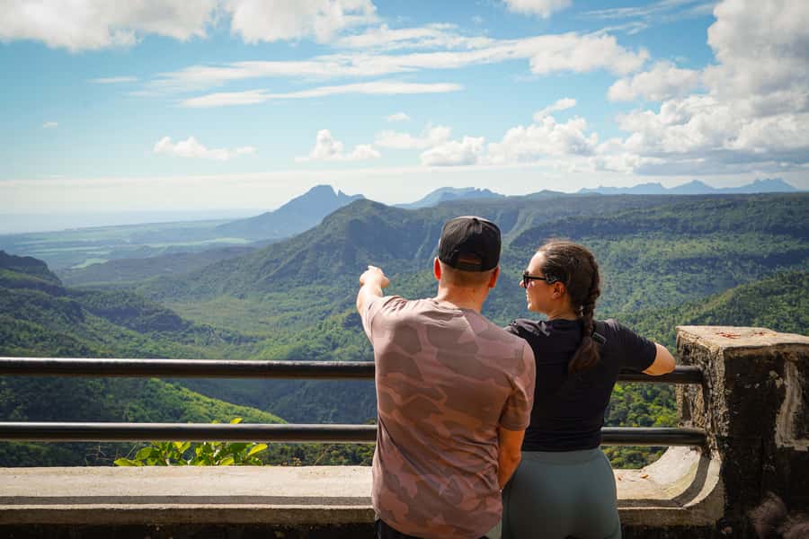 Mauritius: Sunrise Mountain Hike with Southwest Road-trip - A 5 a.m. start for Mauritius at its quietest