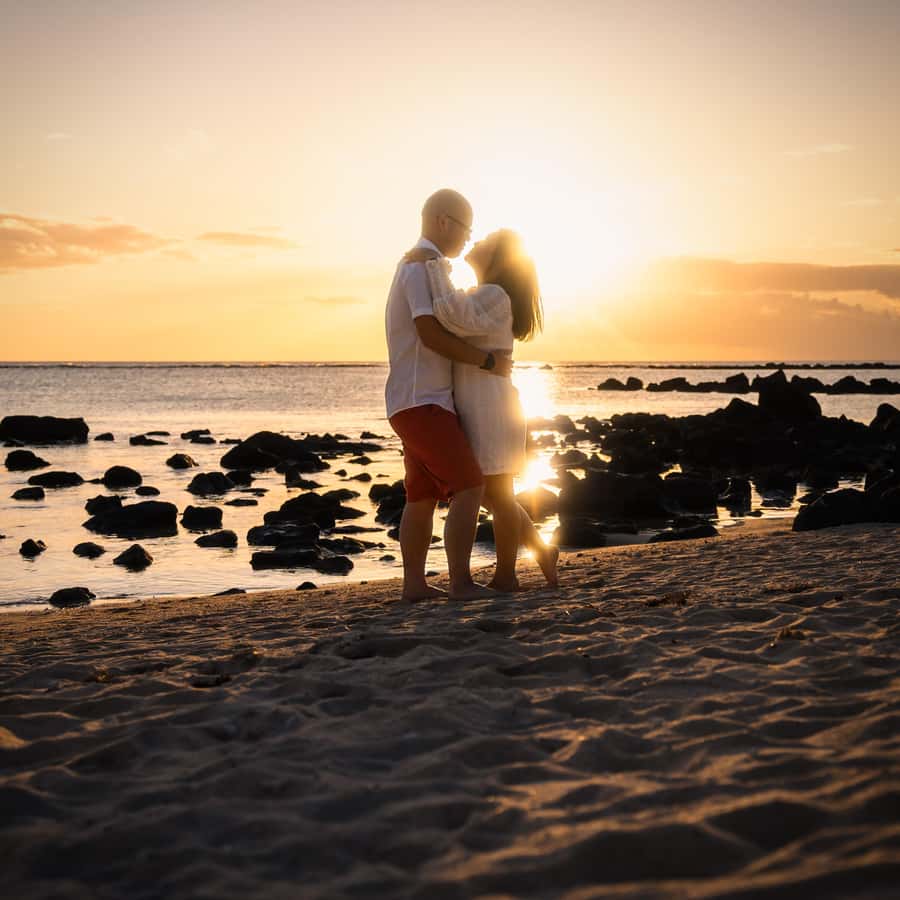 Mauritius: Sunset photoshoot (Honeymoon/family shoots) - The first 10 minutes: a small lesson with real value