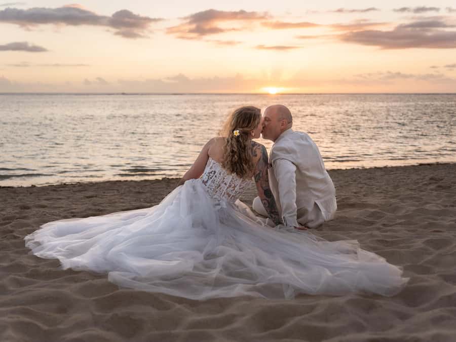 Mauritius: Sunset photoshoot (Honeymoon/family shoots) - Choosing between a honeymoon, family, or solo session