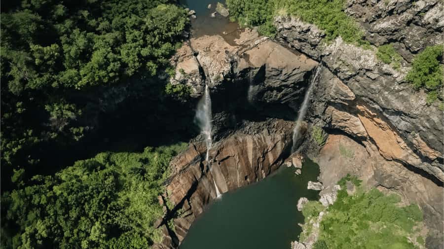 Mauritius: Tamarind Falls Highlights 3-Hour Hiking Trip - Walking Through the Rivière Tamarin Valley