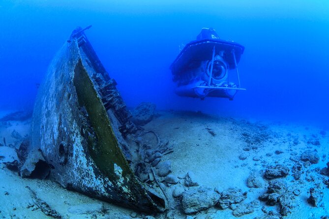 Mauritius Unique Submarine Tour - The 15-minute shuttle boat to the mothership