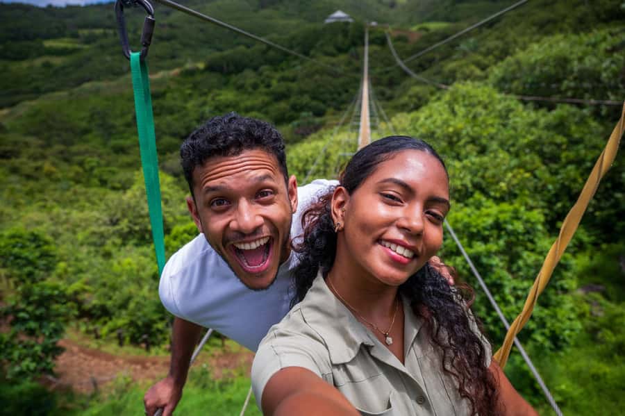 Mauritius: Vallé Advenature Park, Nepalese Bridge - The 350-meter crossing above Mauritius