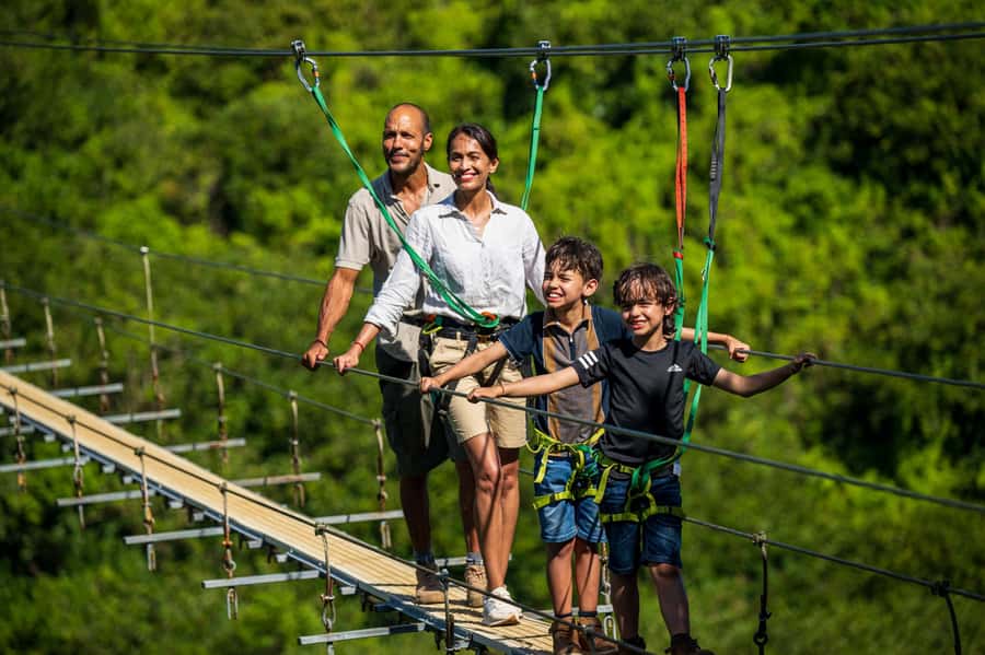 Mauritius: Vallé Advenature Park, Nepalese Bridge - What the crossing feels like