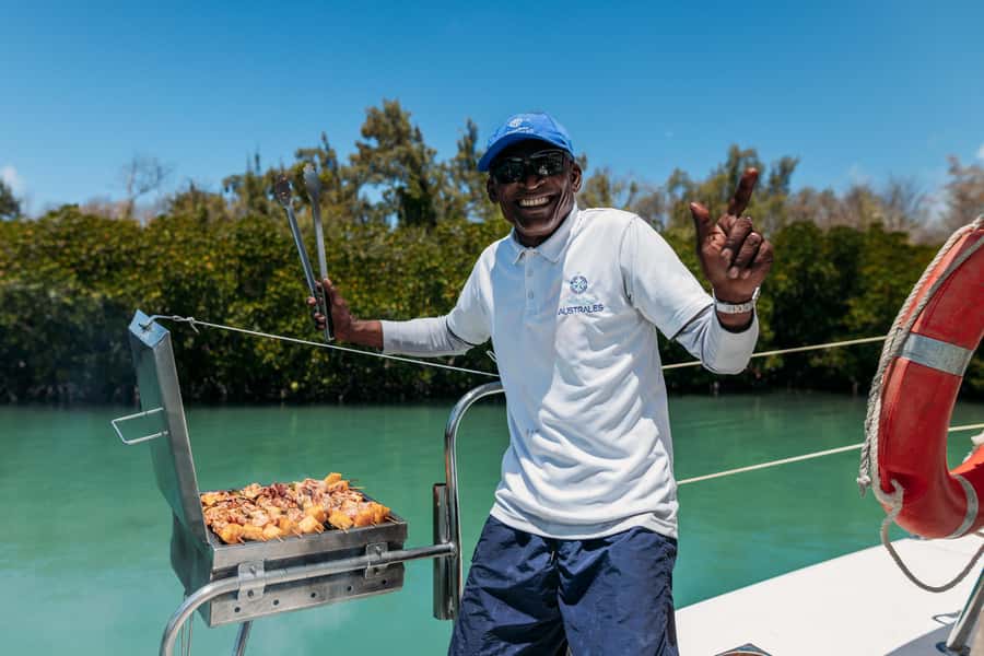 North East of Mauritius: Catamaran Cruise w/ BBQ Lunch - Swimming and snorkeling in the Grand Gaube lagoon