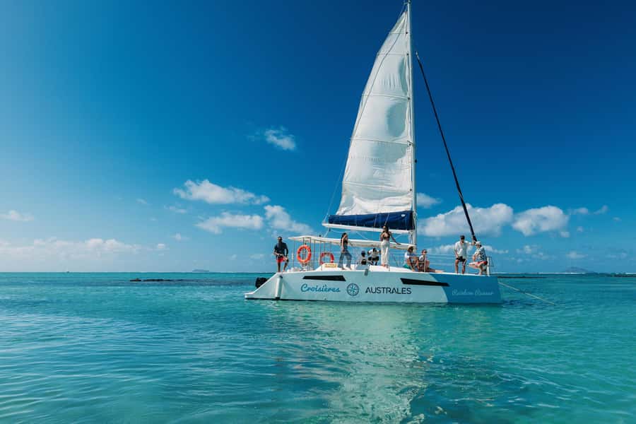 North East of Mauritius: Catamaran Cruise w/ BBQ Lunch - Sailing the Northeast Coast toward Île d’Ambre