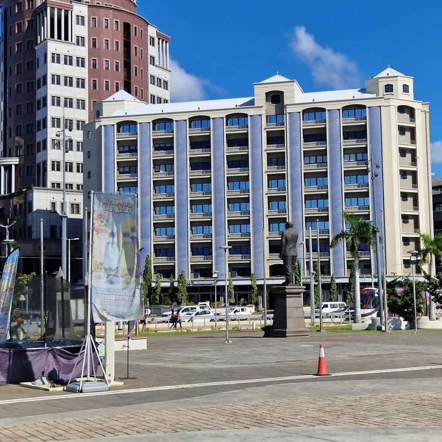 Port Louis: City Tour with Street Food Tasting - Modern Port Louis at the Caudan Waterfront