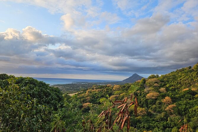Private and Guided Tour of Mauritius South - Grand Bassin connects nature with Hindu worship
