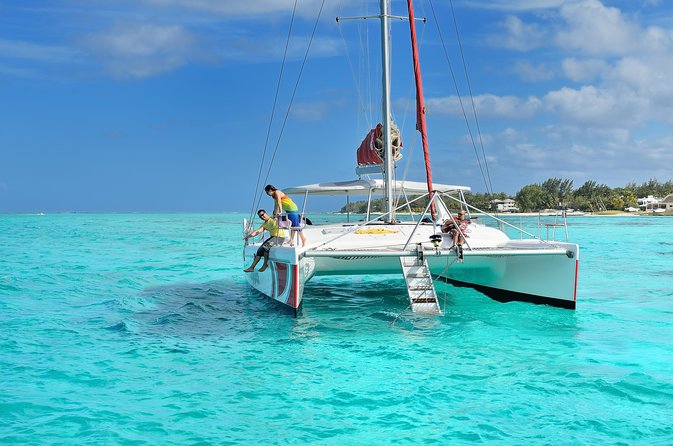 Private Charter Full Day Cruise: Île aux Cerfs - Île aux Cerfs: beach, clear water, and one free hour