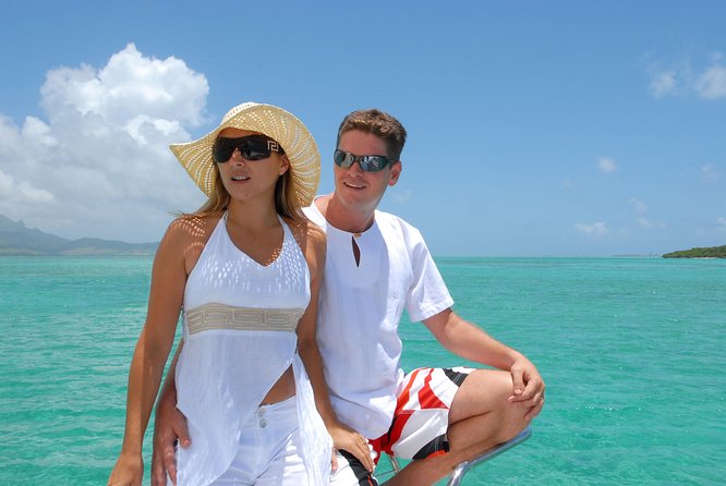 Private Charter Full Day Cruise: Île aux Cerfs - GRSE Waterfall and the river wildlife